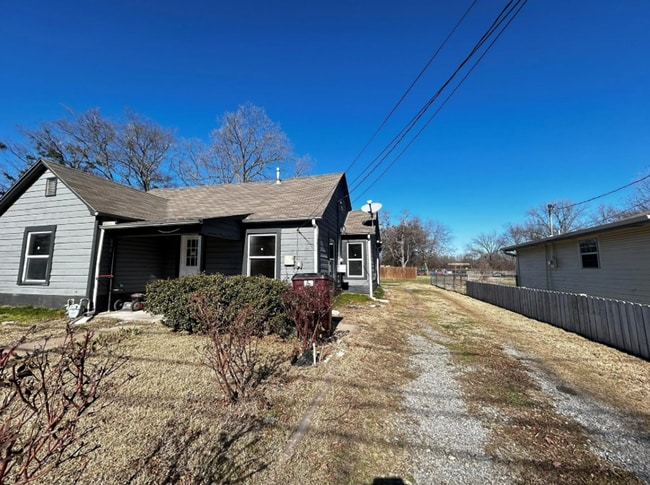 Building Photo - Renovated 3 Bed, 2 Bath Home in Bonham!