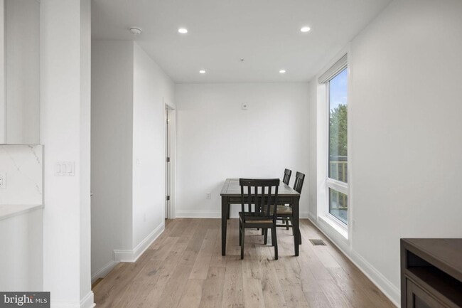 Building Photo - AVAILABLE NOW! Penthouse living in the hea...