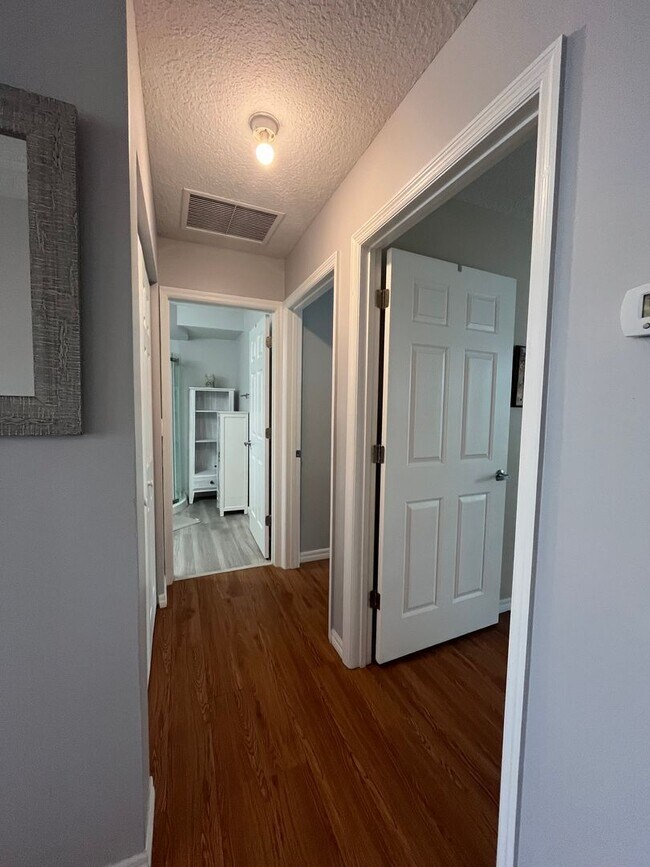 Building Photo - Flagler Beach 2BR/1.5BA Fully Furnished Upstairs Apartment – Across from the Ocean