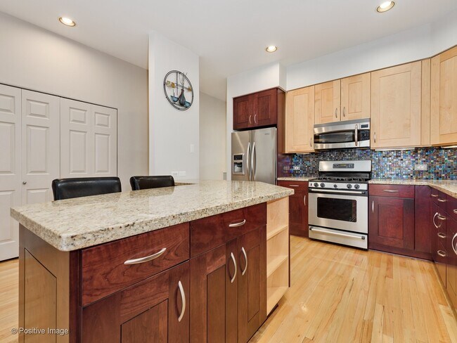 Building Photo - Rarely available single family home for rent in the Southport Corridor!