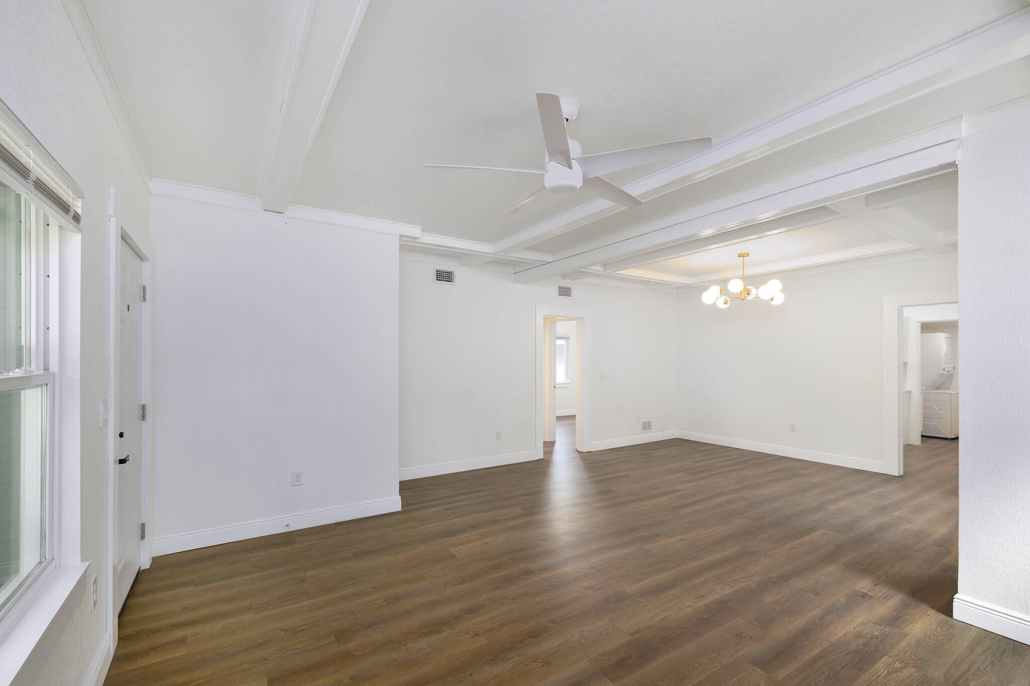 Building Photo - 644 6th Ave N