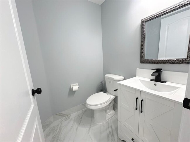 Building Photo - 2310 Shoma Ln