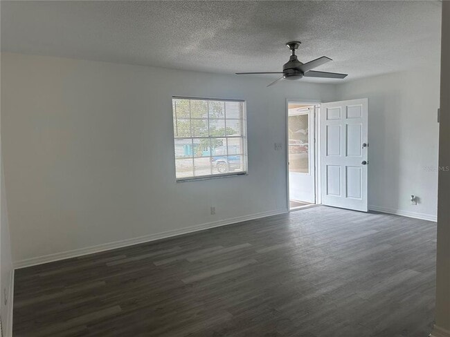 Building Photo - 2075 Plateau Rd