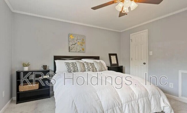 Building Photo - 1521 S George Mason Dr