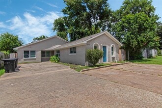 Building Photo - 3621 Mainer St