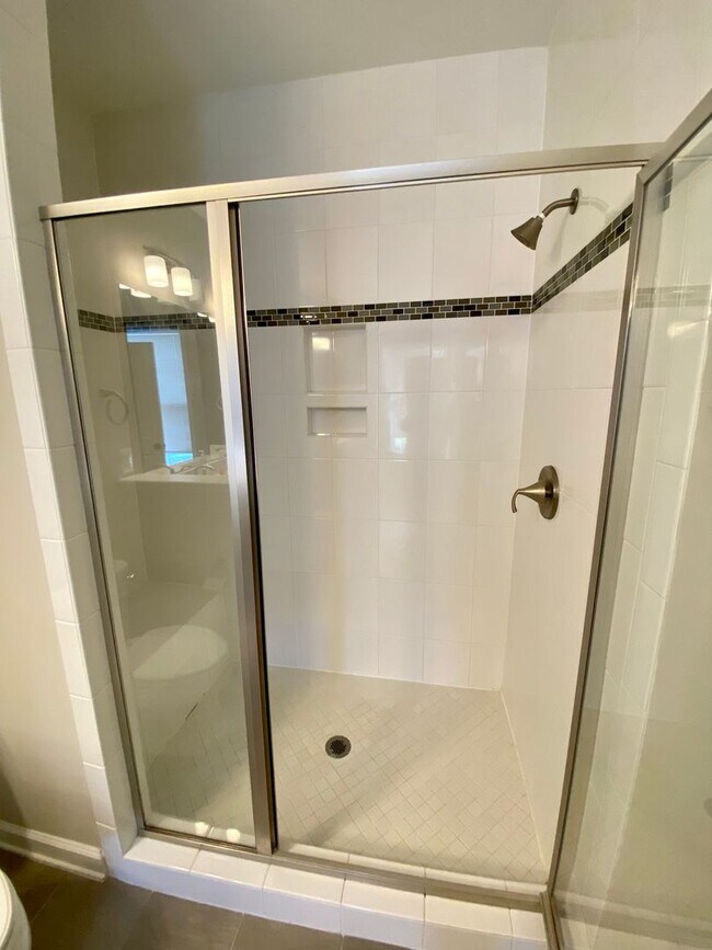 Building Photo - Charming 3-bedroom, 2.5-bathroom Townhouse