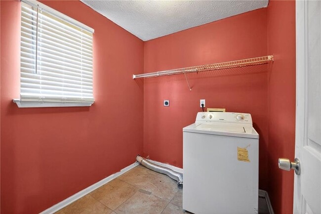 Building Photo - 245 Vaness Dr