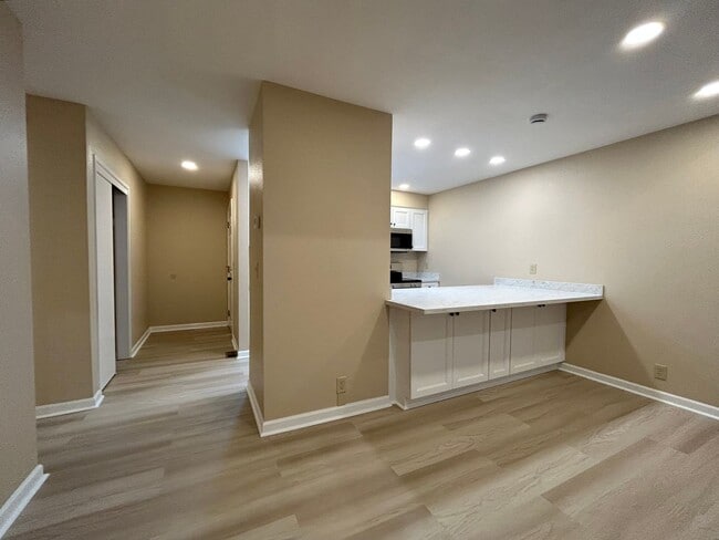 Building Photo - Serene 2 Bed, 2 Bath Updated Hidden Gem!