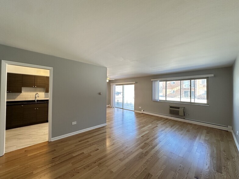 Building Photo - 1639 Oakwood Ave