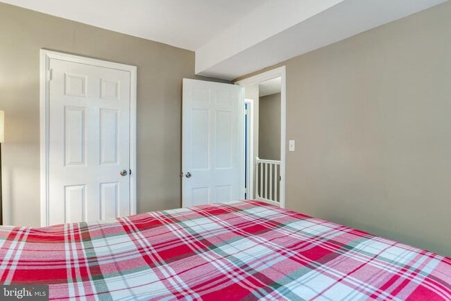 Building Photo - 2803 S Columbus St