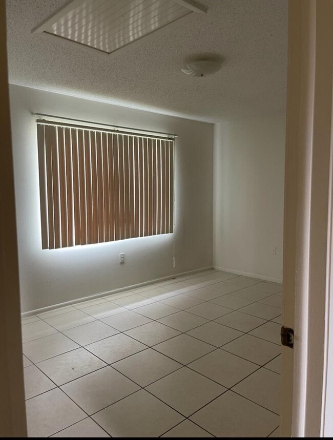 Building Photo - 635 Parkside Ave