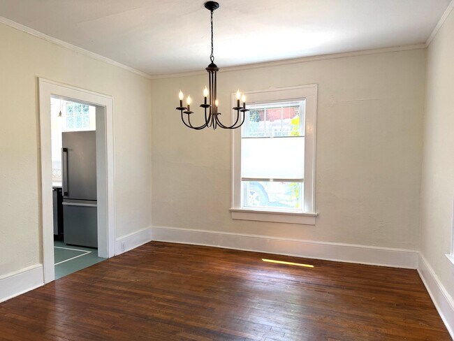 Building Photo - Central - Beautiful 1920's Traditional Brick Home, Newly Renovated