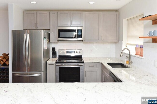 Building Photo - 199 Bergen Turnpike