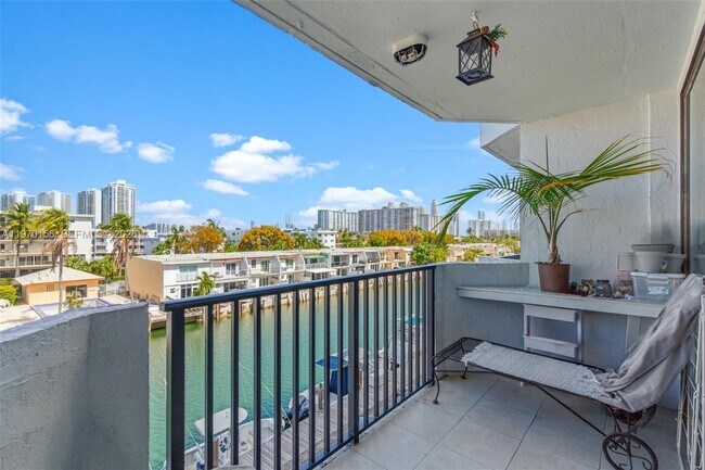 Building Photo - 3703 NE 166th St