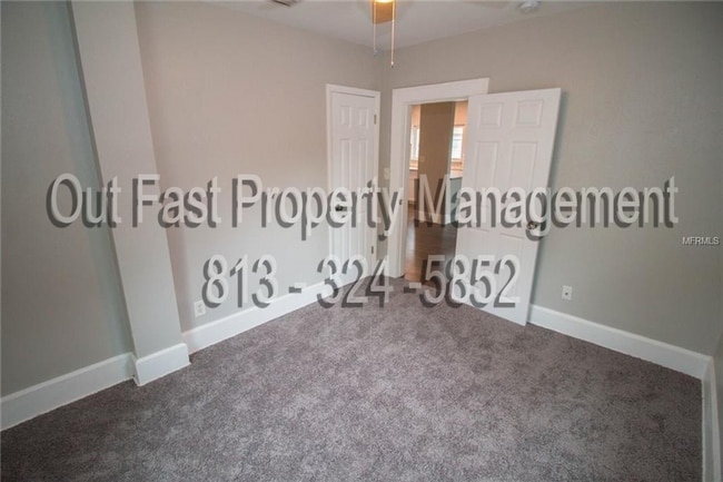 Building Photo - 226 SW Lincoln Cir N, St Petersburg Fl 33703