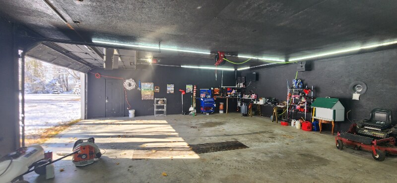 Building Photo - 9211 E Y Z Ave