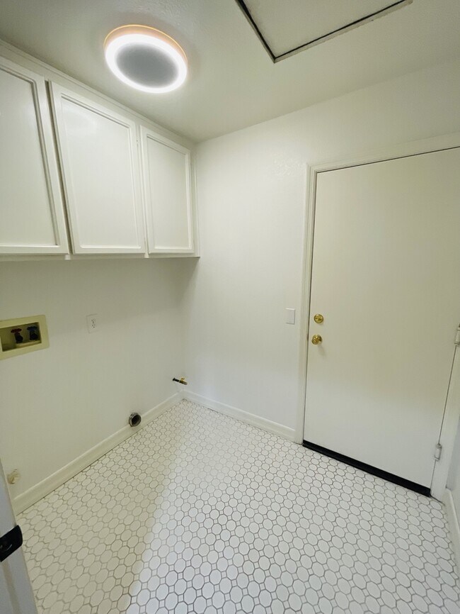 Building Photo - 28937 Biarritz Ct