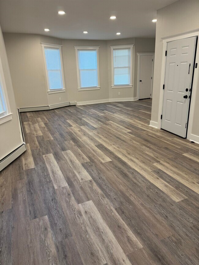 Building Photo - 655 Avenue C