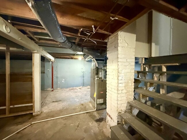 Building Photo - 716 S Broadview St
