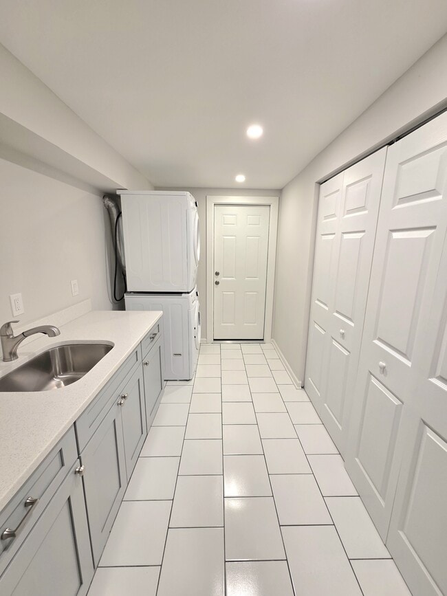 Building Photo - 10810 Norman Ave