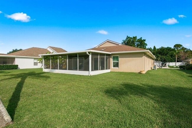 Building Photo - 349 Fountainview Cir