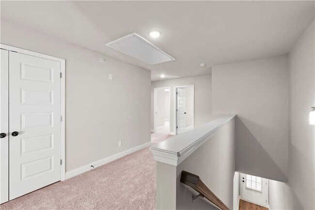 Building Photo - 360 Cherryhill Ln
