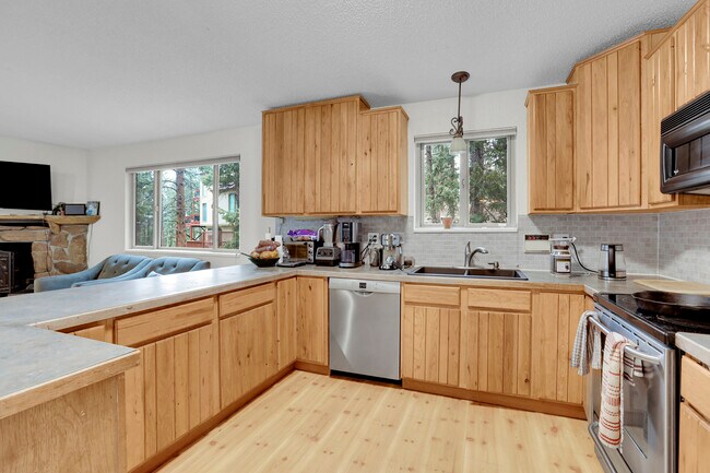 Building Photo - 9209 William Cody Dr