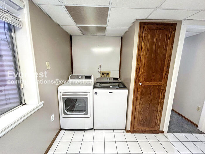 Building Photo - 6655 Lonsdale Dr