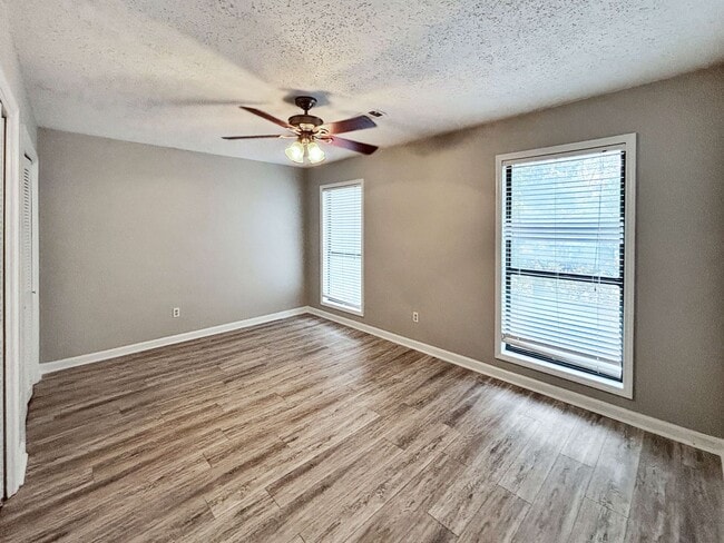 Building Photo - Beautiful 4 BR 3.5 BA Home in Marietta!