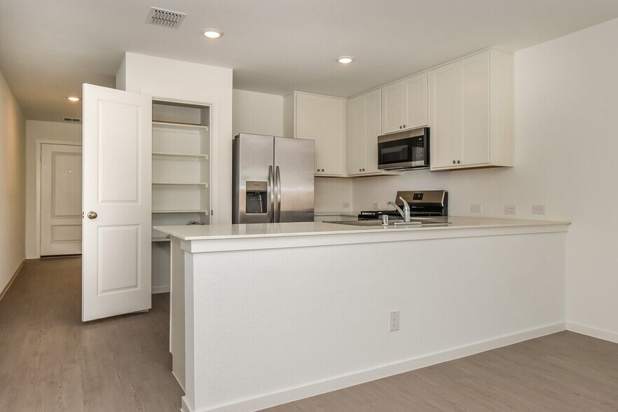 Building Photo - 1708 Crossbill St