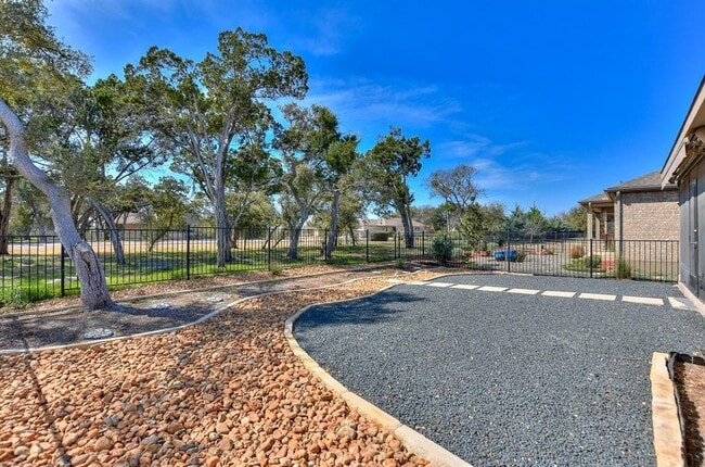 Building Photo - 220 Comal Ln
