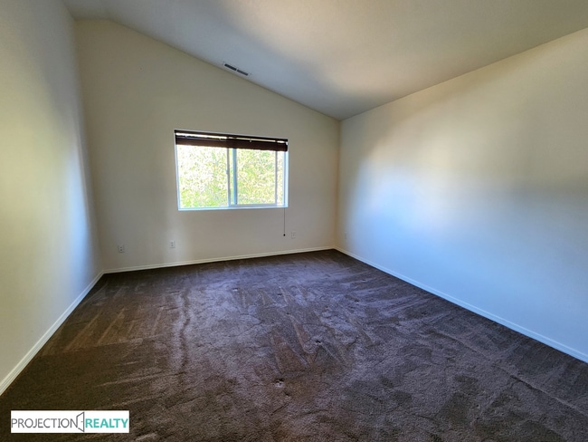Building Photo - 849 NW Forest Creek Dr