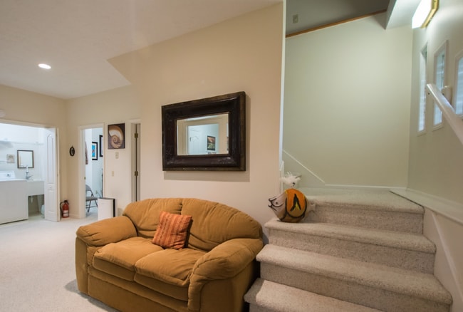 Building Photo - 4 Bedroom 3 Bathroom Home Furnished home