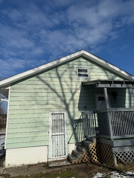 Building Photo - 613 Wildwood Ave