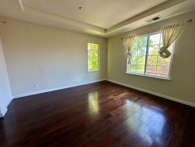 Building Photo - PARKSIDE LUXURY LIVING! CORNER UNIT | MANY...