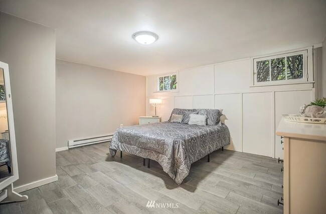 Building Photo - 14739LTa
