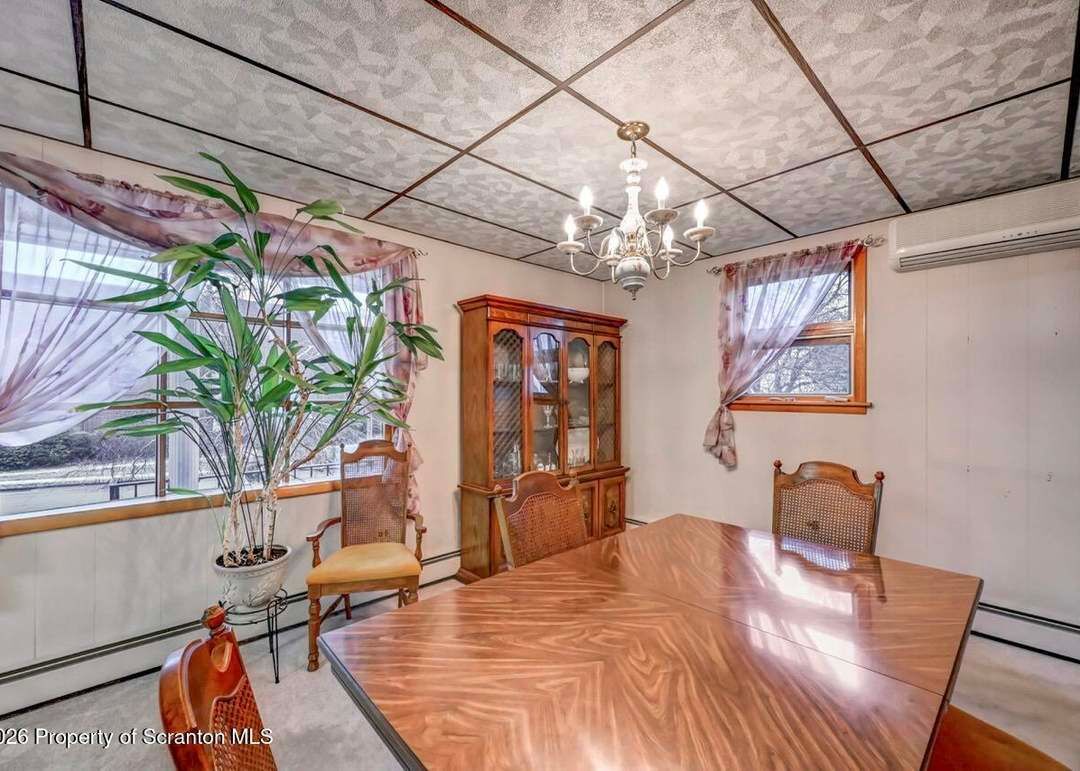 Building Photo - 1409 E Elm St