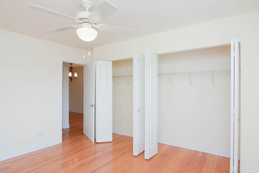 Building Photo - 628 W Wrightwood Ave