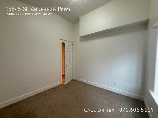 Building Photo - 15845 SE Anderegg Pkwy