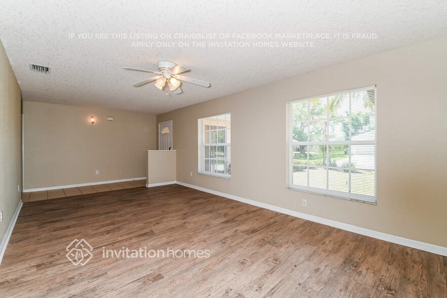 Building Photo - 3708 Fontainebleau St