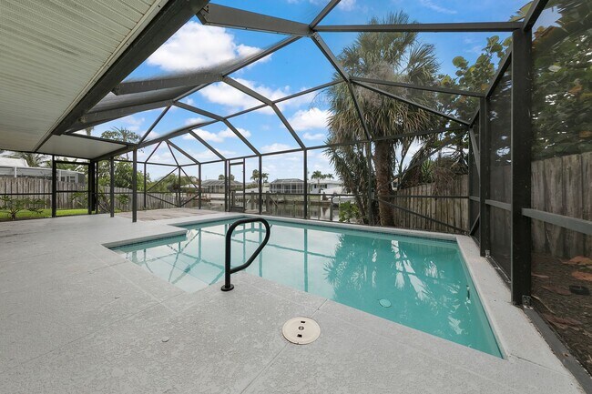 Building Photo - Paradise on the Beach!