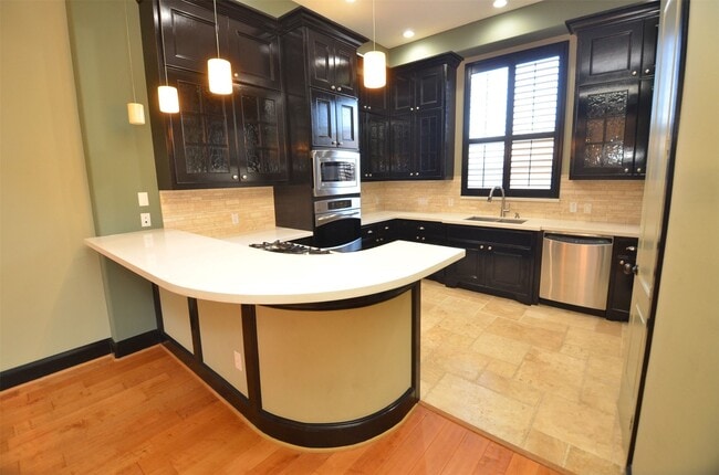 Building Photo - 1818 Binz St