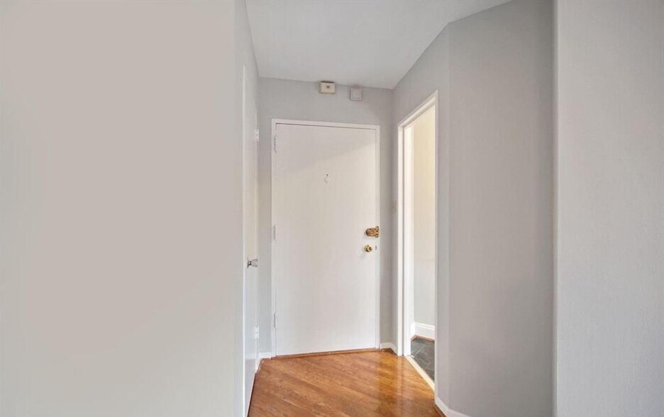 Building Photo - 1545 18th St NW