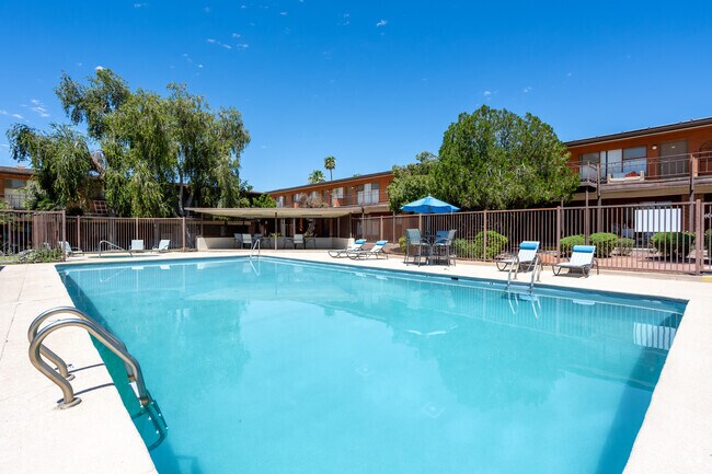 Primary Photo - Country Club Apartments