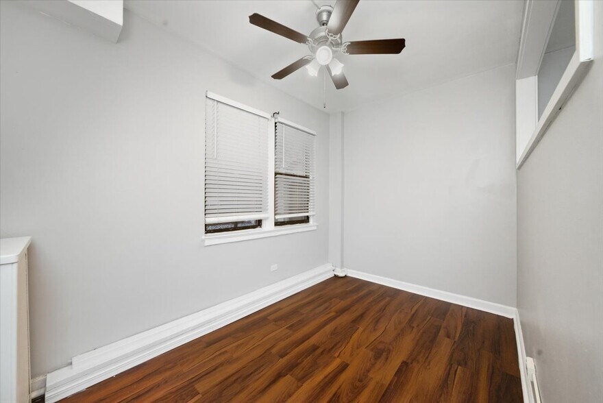 Building Photo - 1140 N La Salle Dr