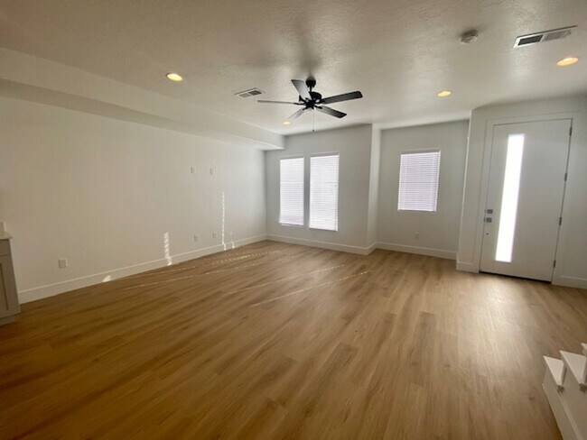 Building Photo - 2664 E Gray Birch Dr