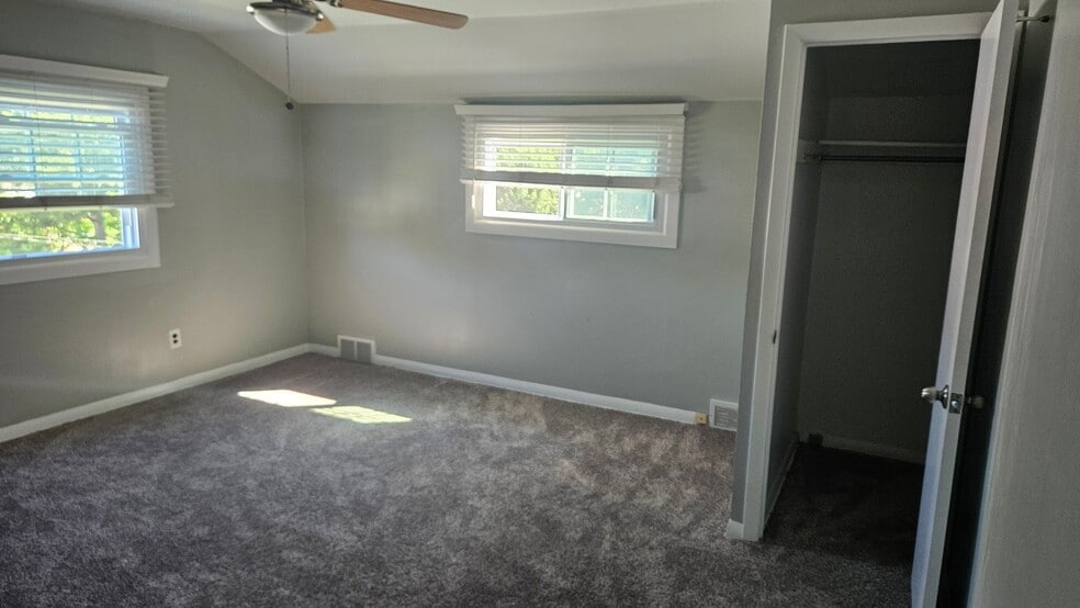 Building Photo - 248 Strawberry Ln