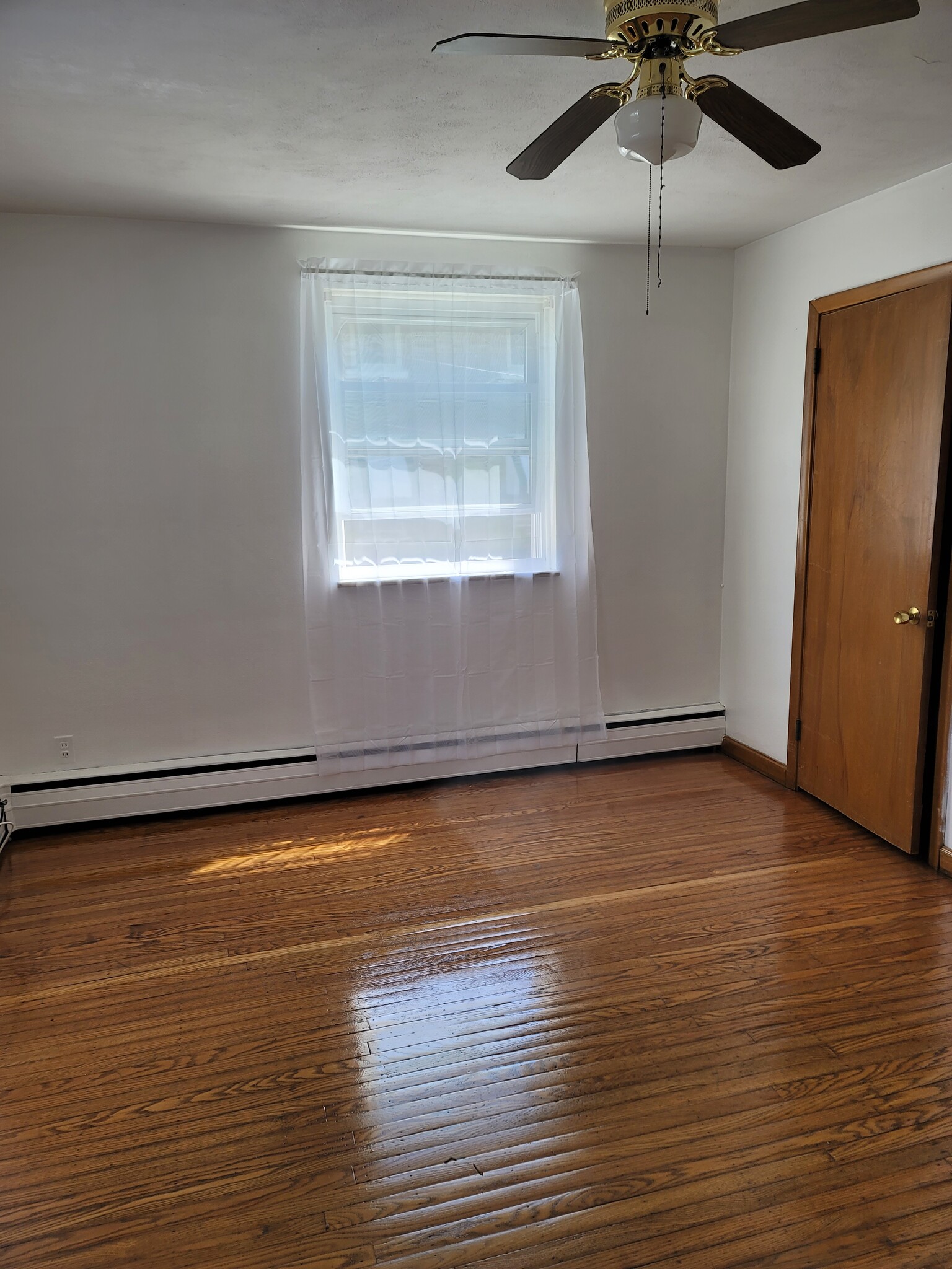 Second bedroom with walk in closet - 100 E Park Ave