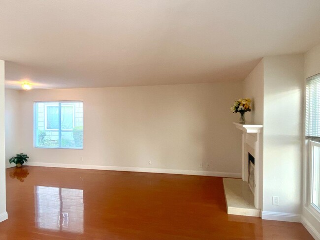 Building Photo - 982 Marquette Ln