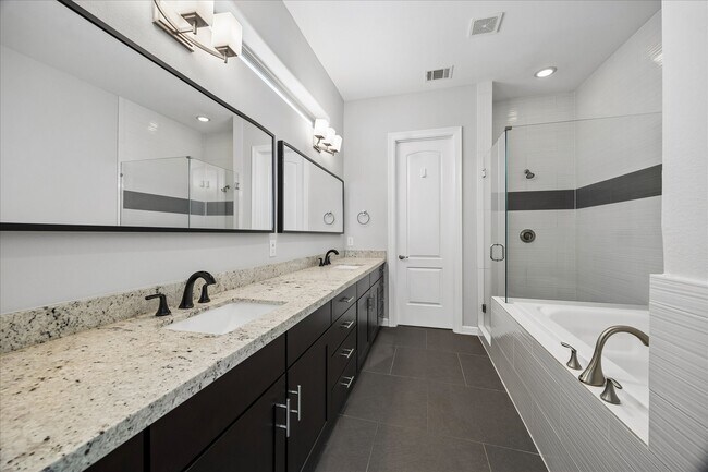 Building Photo - 1613 Crockett St